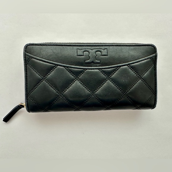 Authentic Tory Burch Savannah Continental Black Quilted Zip Wallet Women’s - Picture 2 of 9